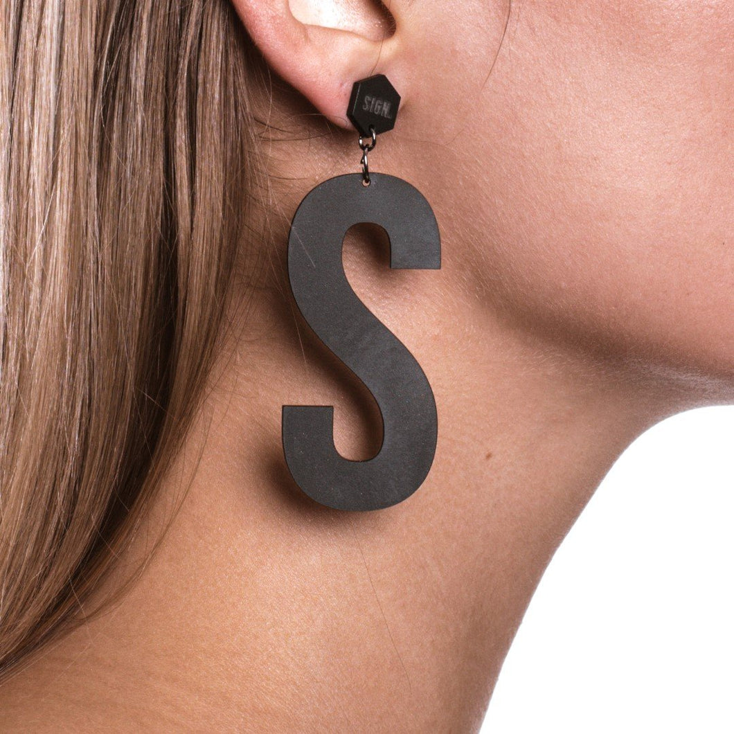 Letter Earings BLACK